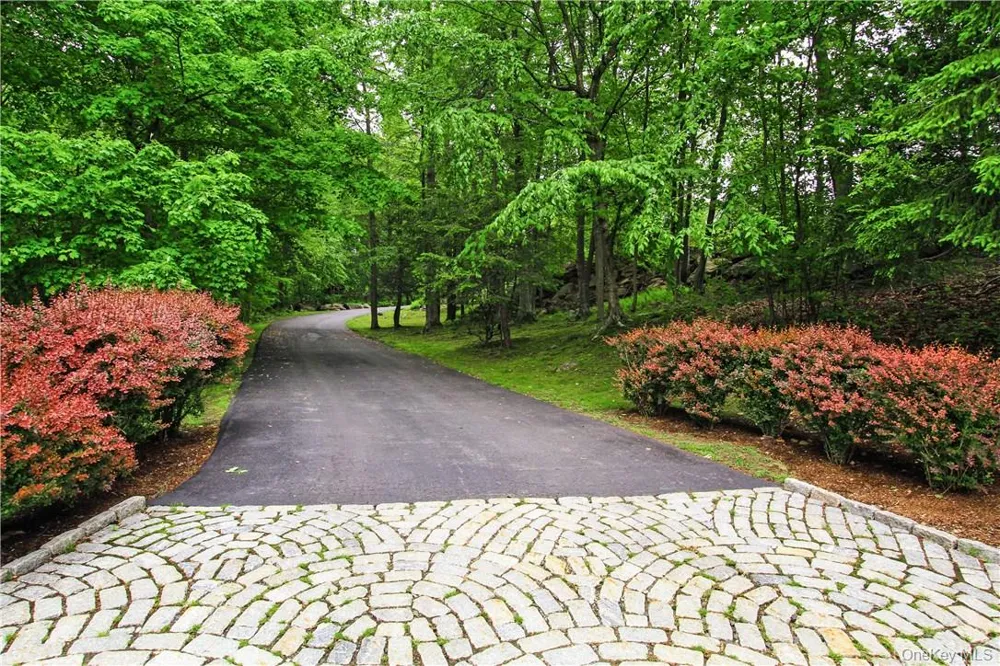 6 Hunting Trail Armonk, NY 10504