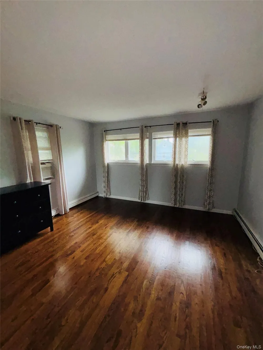 3 Altamont Avenue Sea Cliff, NY 11579