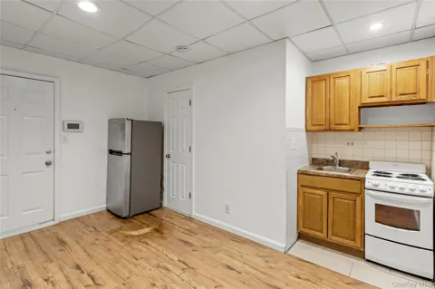 14 Bayville Avenue #4