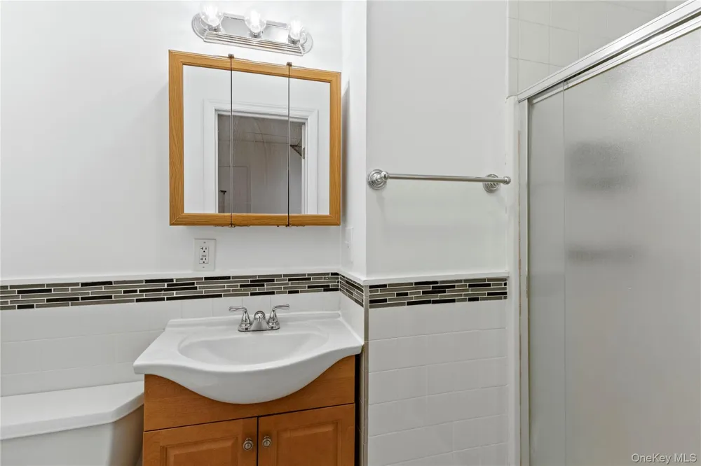 14 Bayville Avenue #4 Bayville, NY 11709