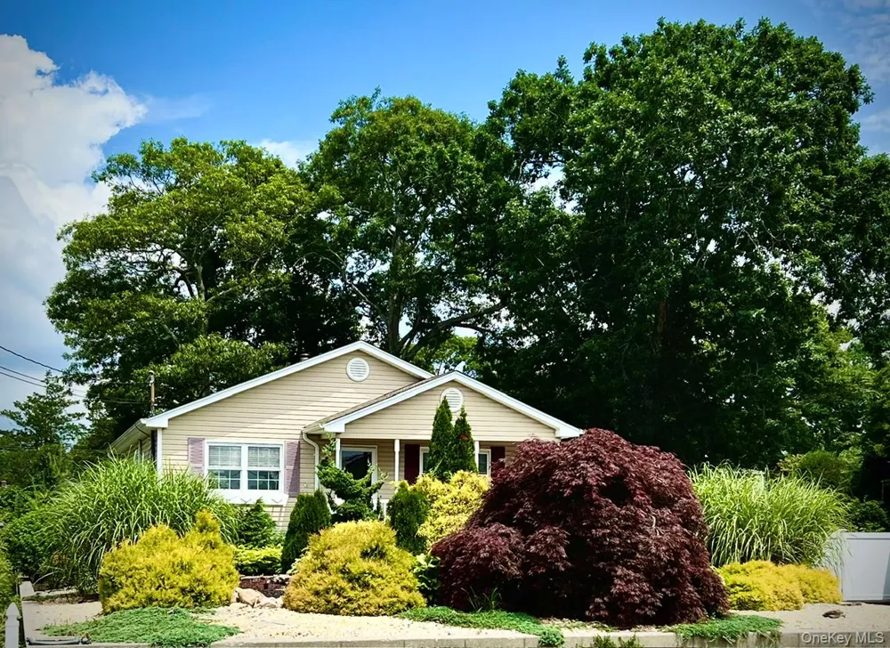89 Rugby Drive Shirley, NY 11967