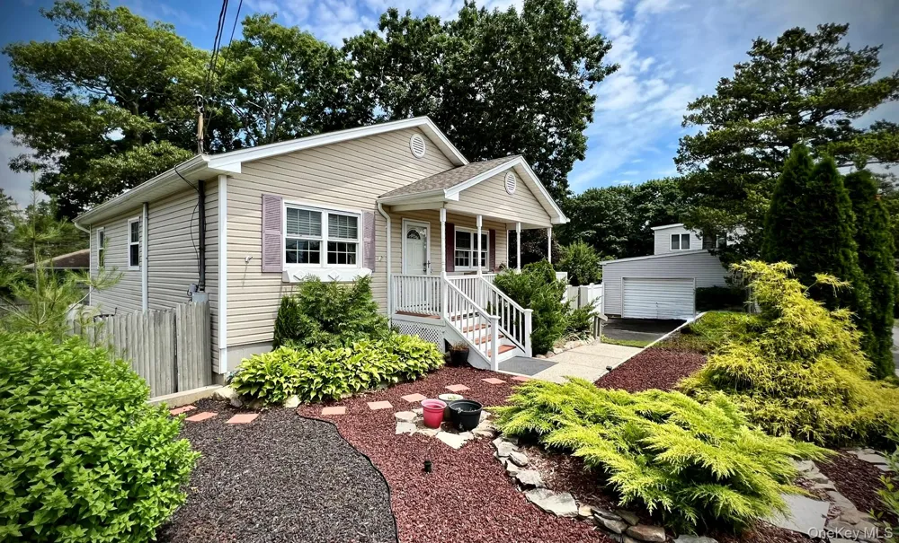 89 Rugby Drive Shirley, NY 11967