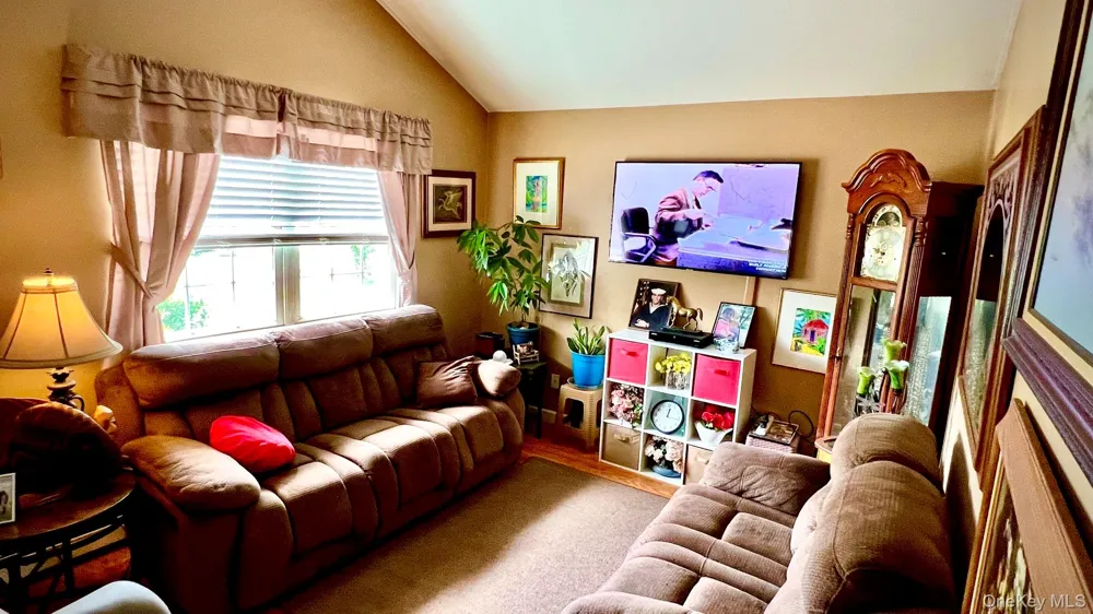 89 Rugby Drive Shirley, NY 11967
