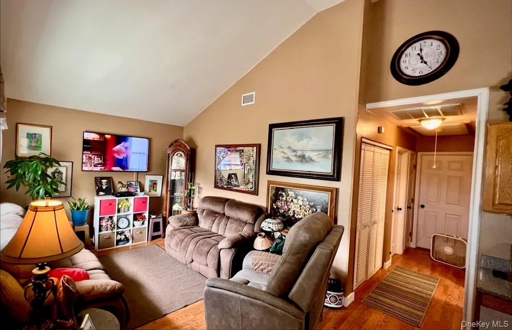 89 Rugby Drive Shirley, NY 11967