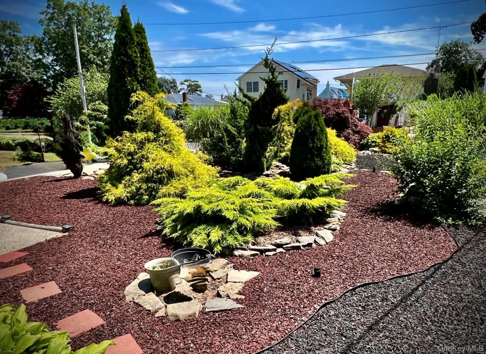89 Rugby Drive Shirley, NY 11967