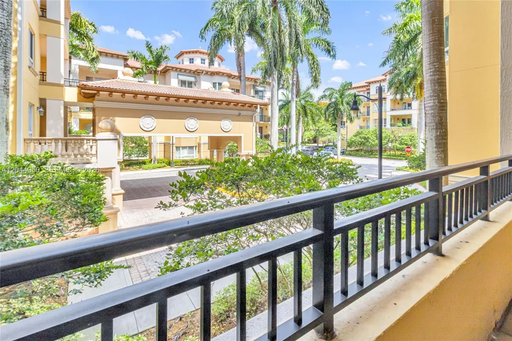 16100 Emerald Estates Dr #298 Weston, FL 33331