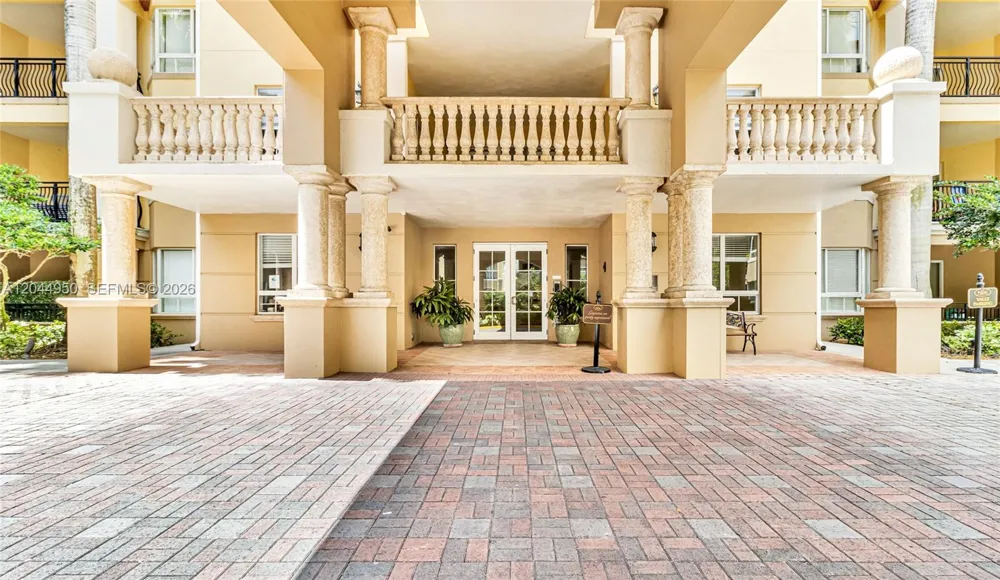 16100 Emerald Estates Dr #298 Weston, FL 33331