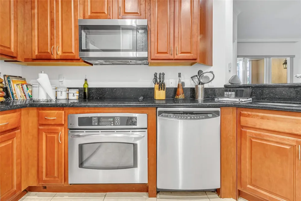 16100 Emerald Estates Dr #298 Weston, FL 33331