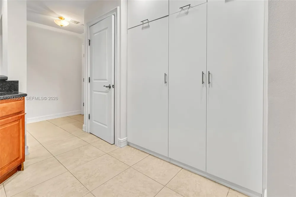 16100 Emerald Estates Dr #298 Weston, FL 33331