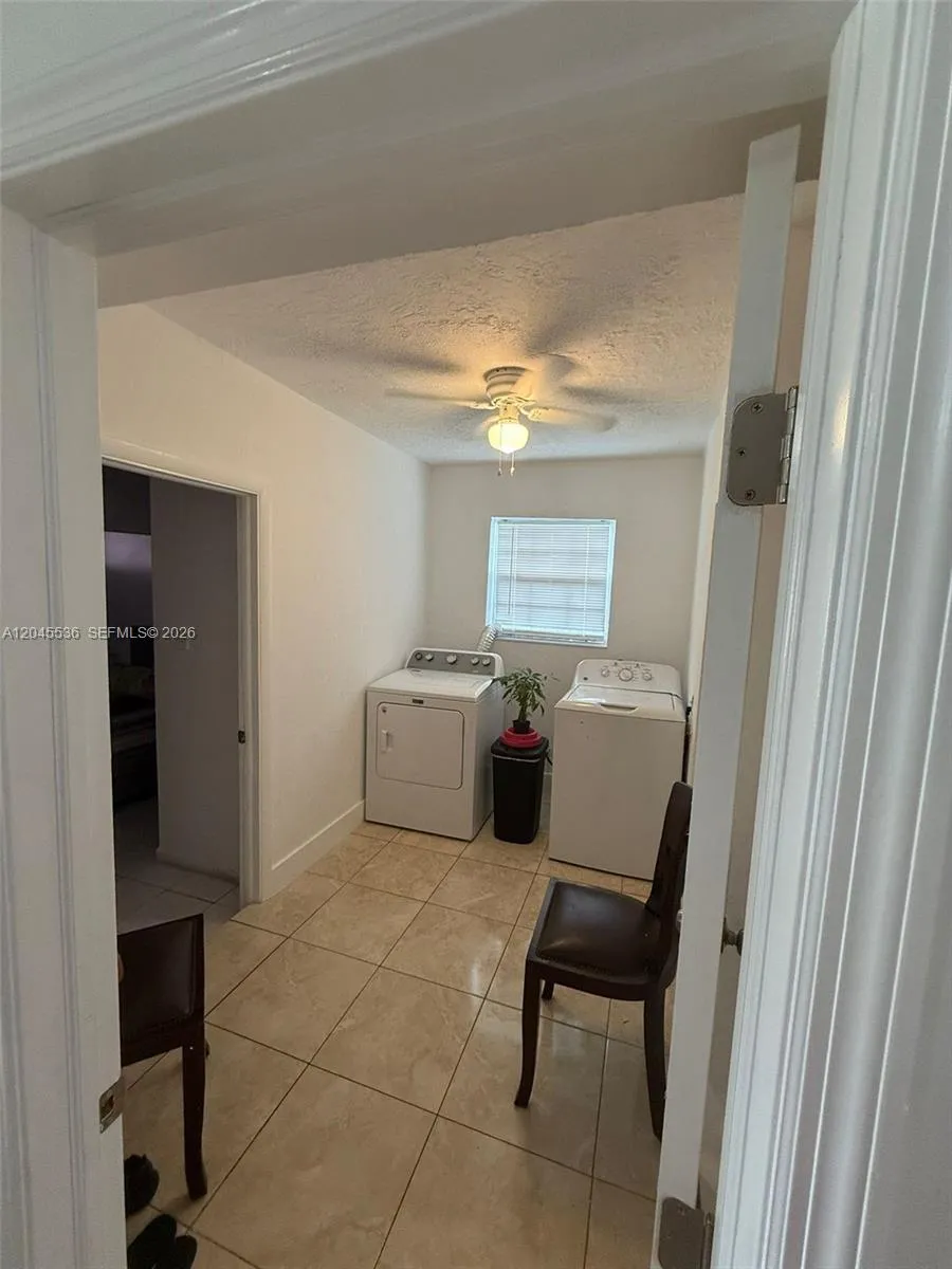 4211 SW 38th St West Park, FL 33023