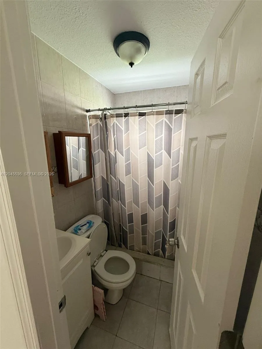 4211 SW 38th St West Park, FL 33023
