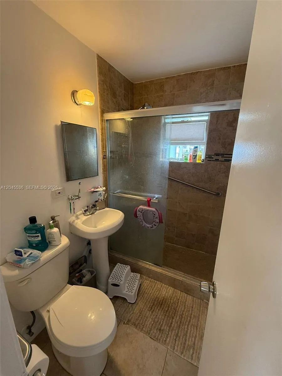 4211 SW 38th St West Park, FL 33023