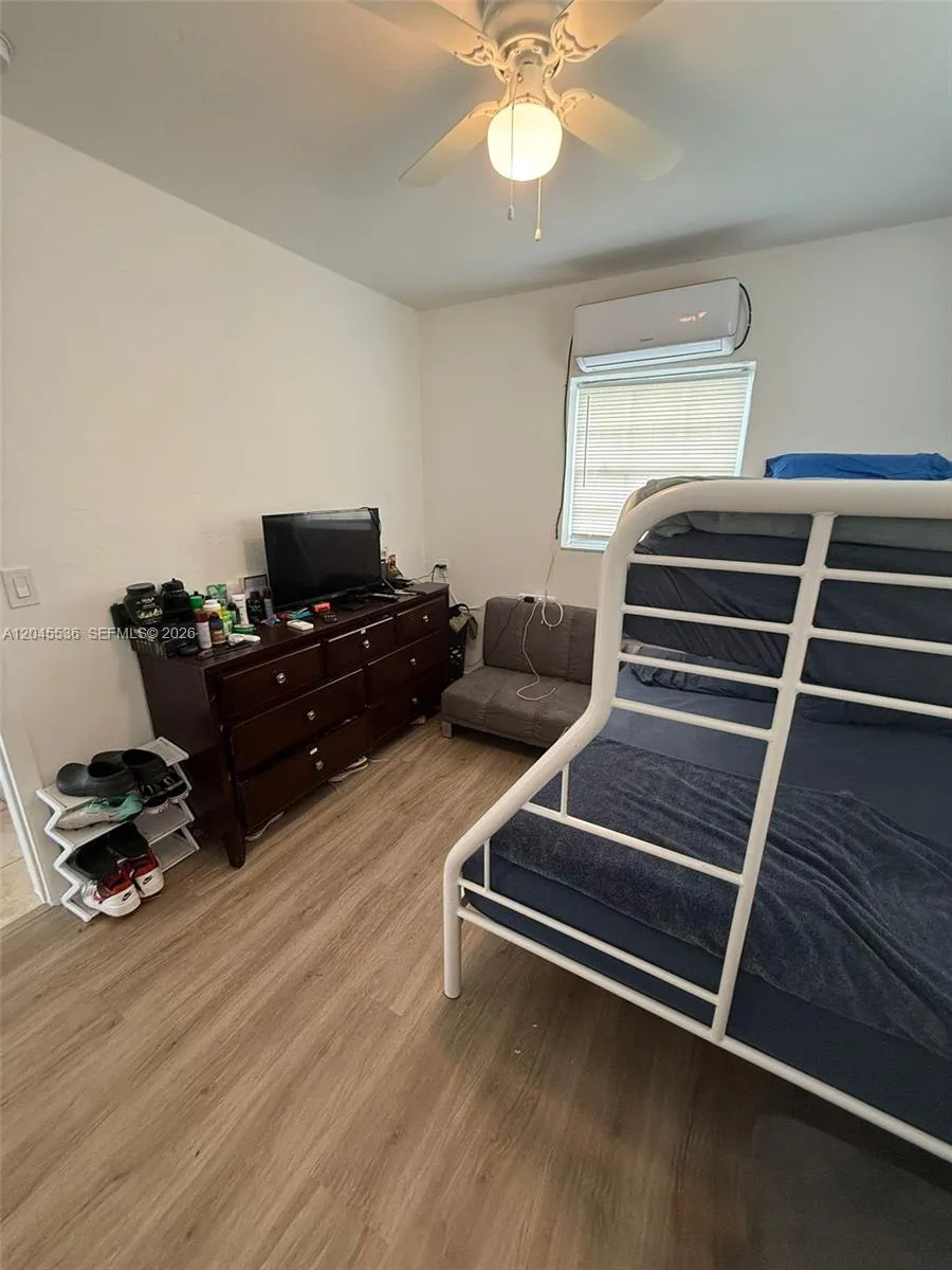 4211 SW 38th St West Park, FL 33023