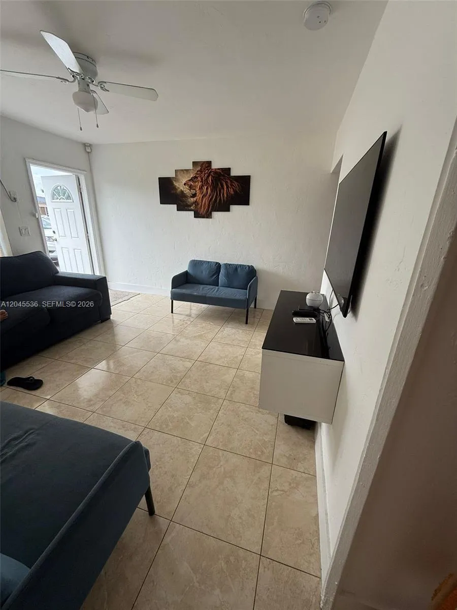 4211 SW 38th St West Park, FL 33023