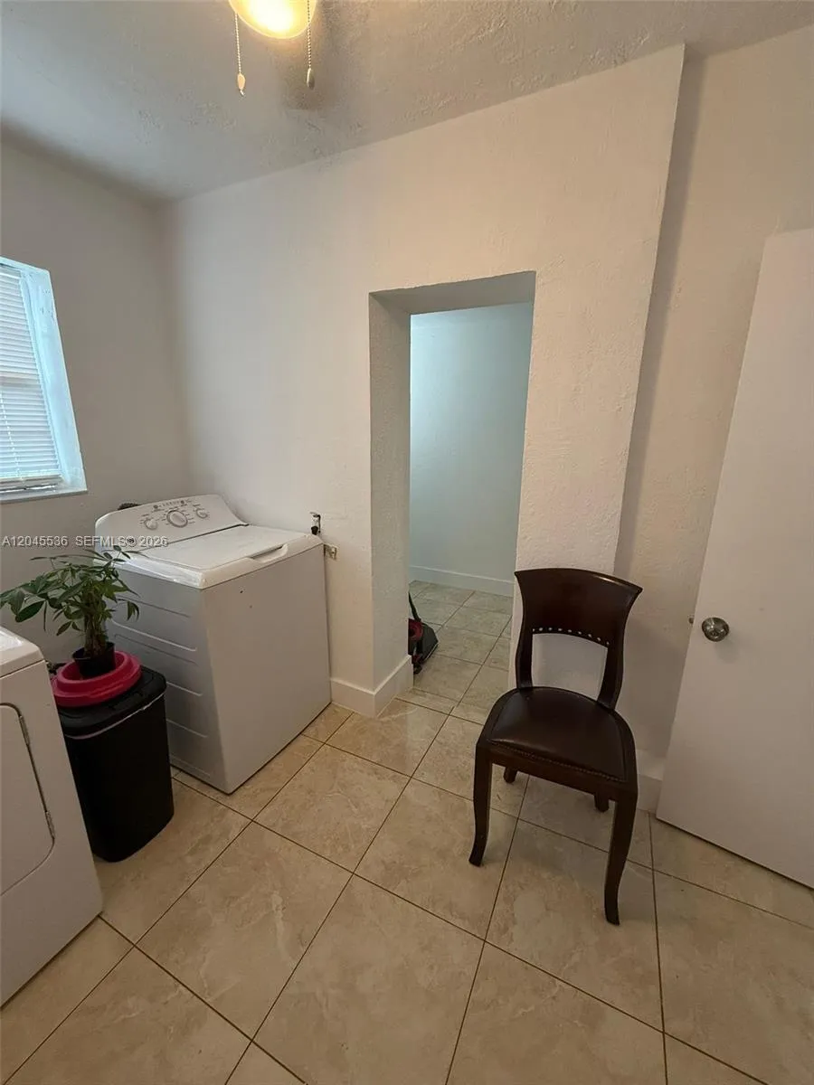 4211 SW 38th St West Park, FL 33023