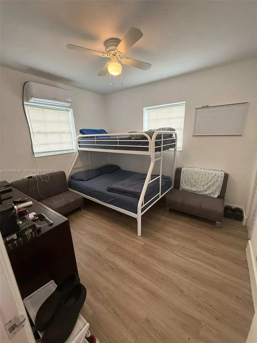 4211 SW 38th St West Park, FL 33023