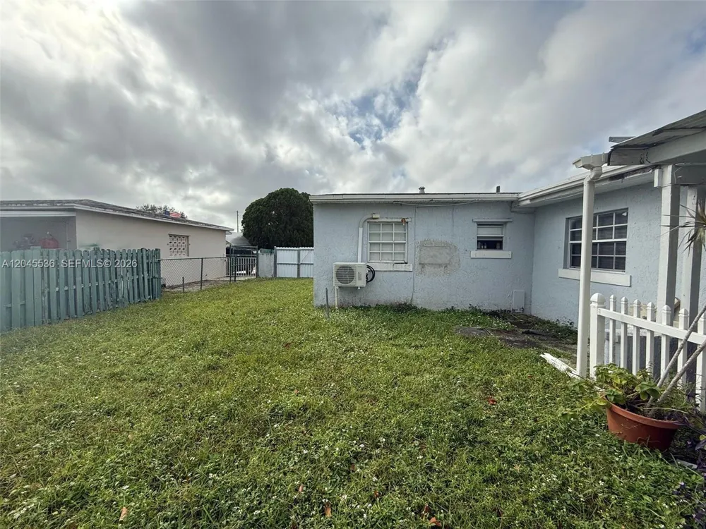 4211 SW 38th St West Park, FL 33023