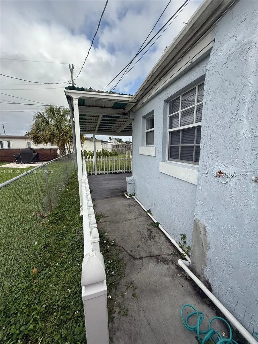 4211 SW 38th St West Park, FL 33023