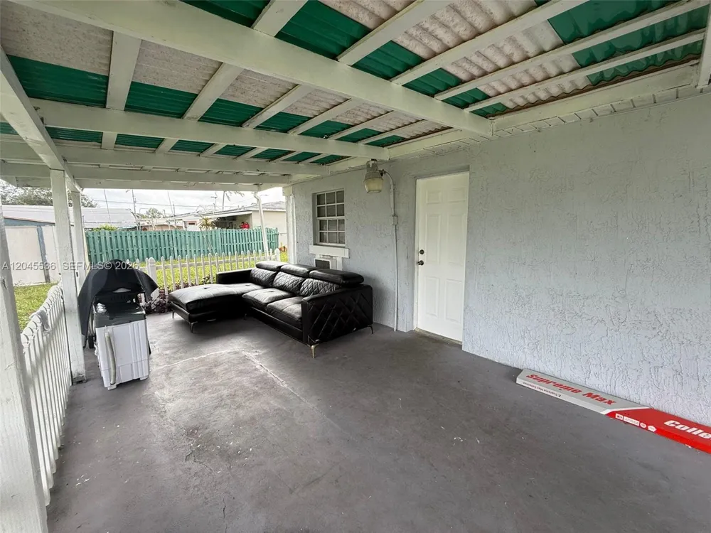 4211 SW 38th St West Park, FL 33023