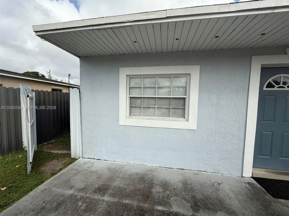 4211 SW 38th St West Park, FL 33023