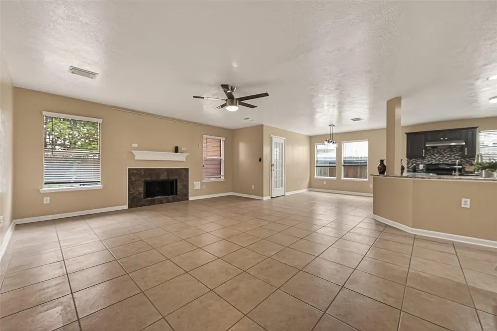 6922 Leaders Crossing Drive Houston, TX 77072