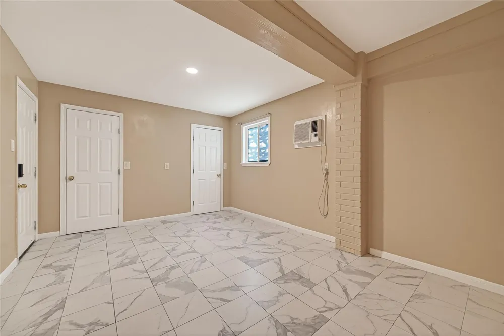 6922 Leaders Crossing Drive Houston, TX 77072