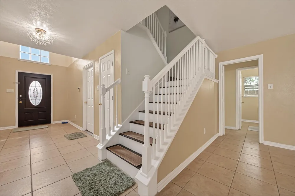 6922 Leaders Crossing Drive Houston, TX 77072