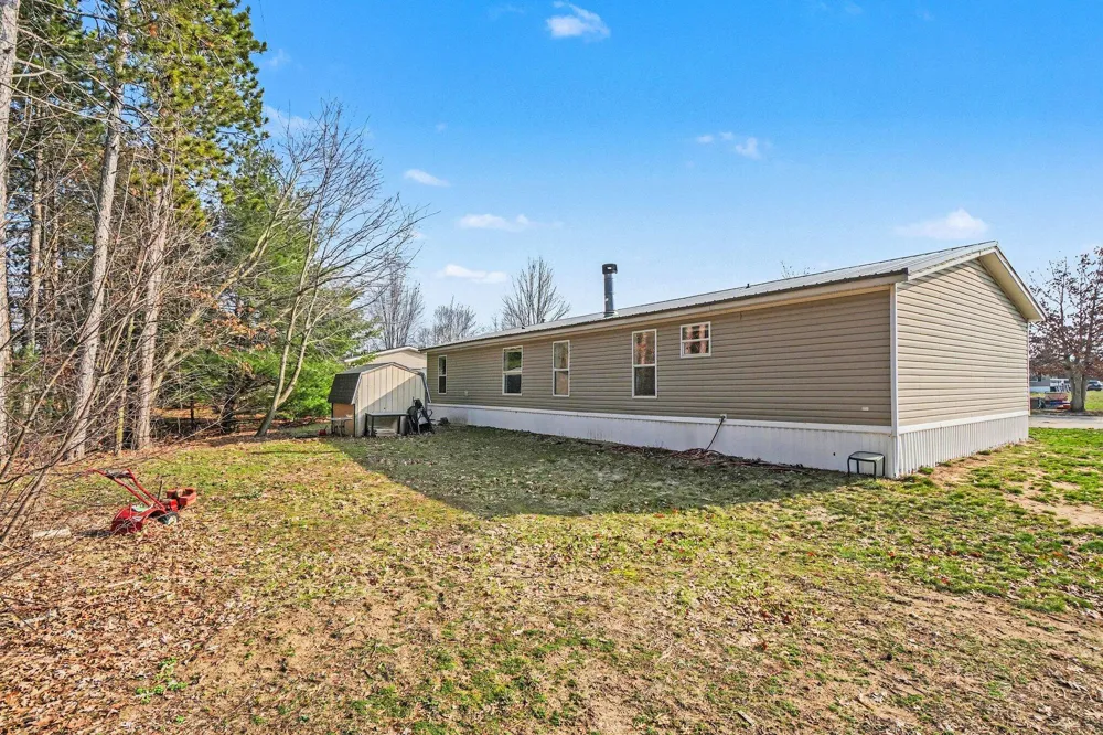 9137 Pine Lake Court West Olive, MI 49460