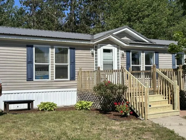 9137 Pine Lake Court West Olive, MI 49460
