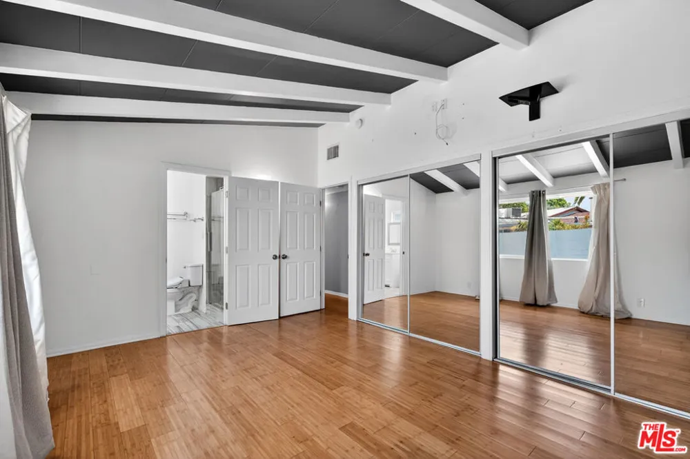 6292 Lubao Avenue Woodland Hills, CA 91367