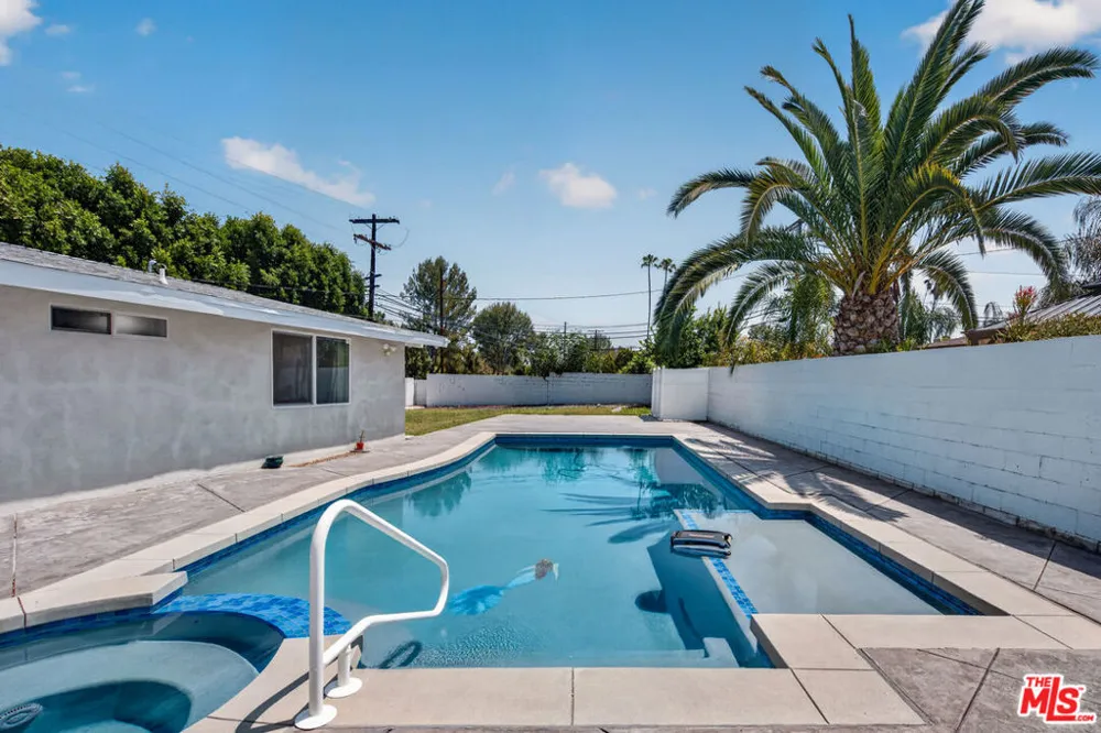 6292 Lubao Avenue Woodland Hills, CA 91367