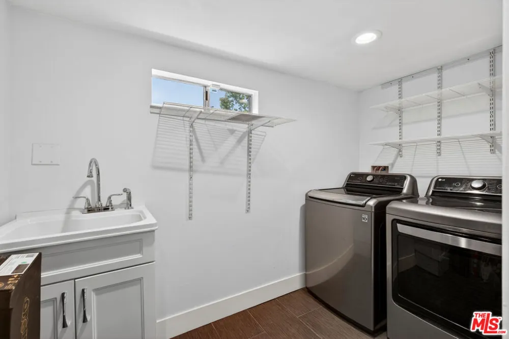 6292 Lubao Avenue Woodland Hills, CA 91367