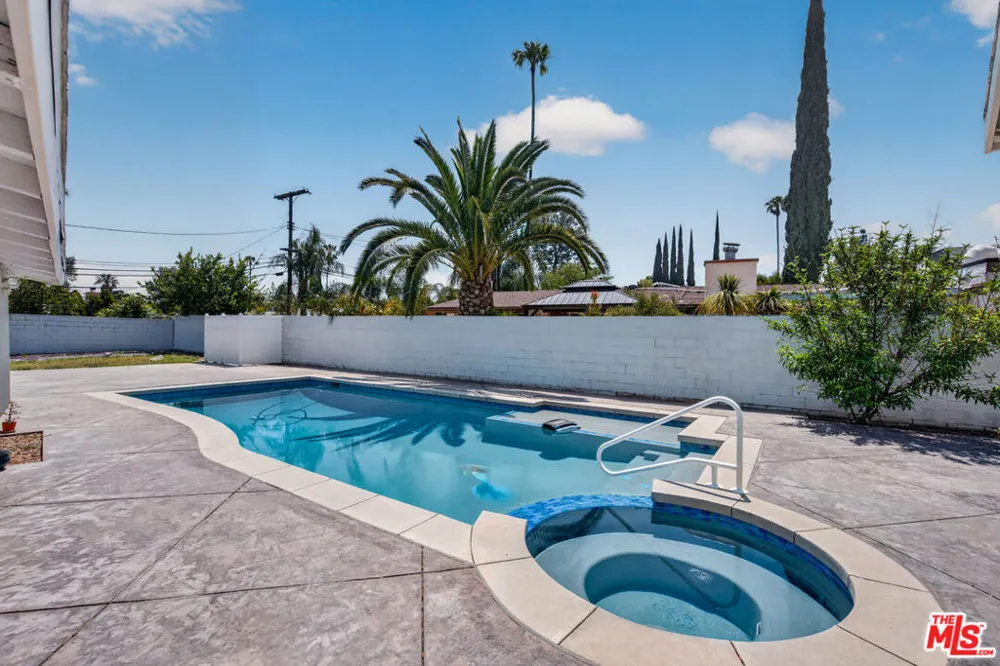 6292 Lubao Avenue Woodland Hills, CA 91367