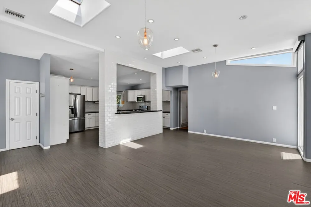 6292 Lubao Avenue Woodland Hills, CA 91367