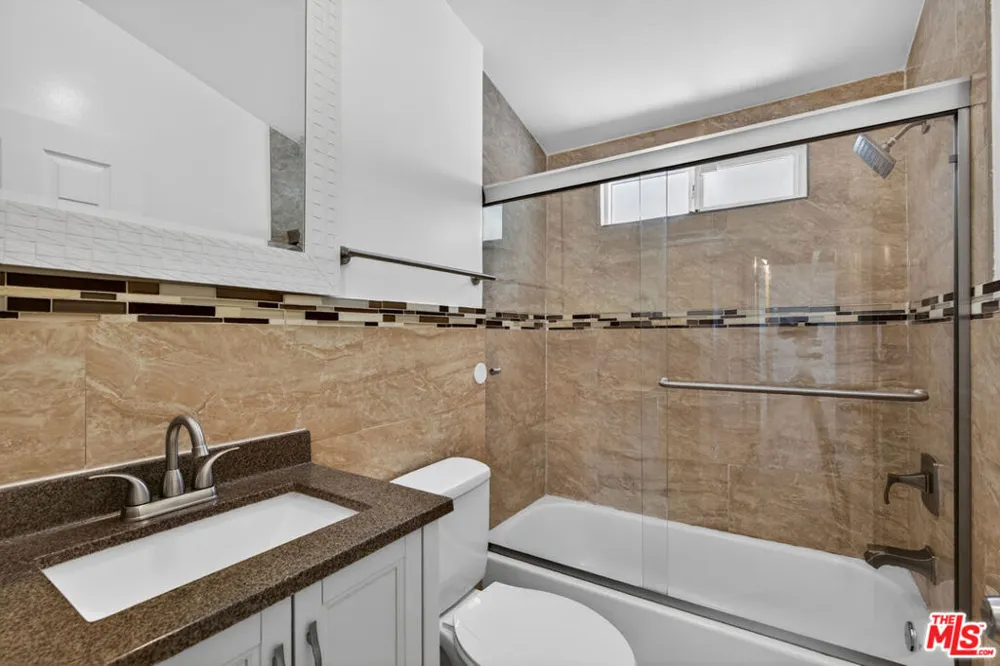6292 Lubao Avenue Woodland Hills, CA 91367
