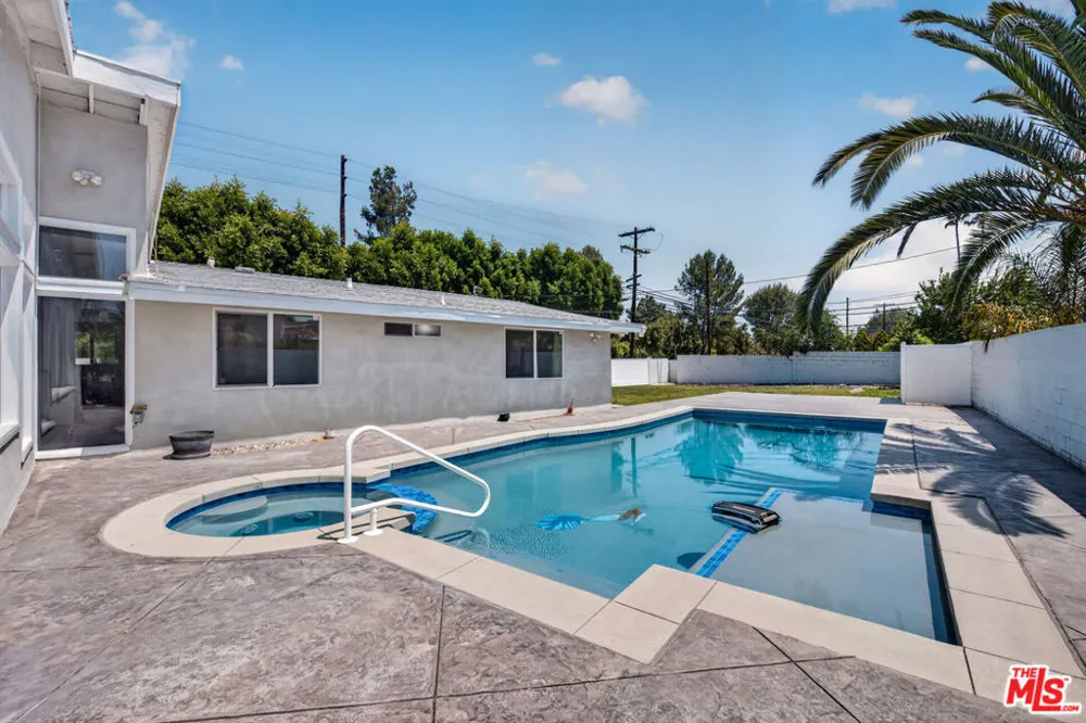 6292 Lubao Avenue Woodland Hills, CA 91367