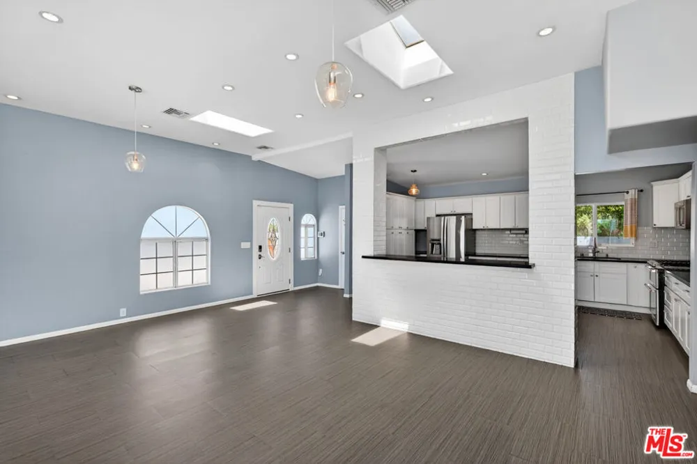 6292 Lubao Avenue Woodland Hills, CA 91367
