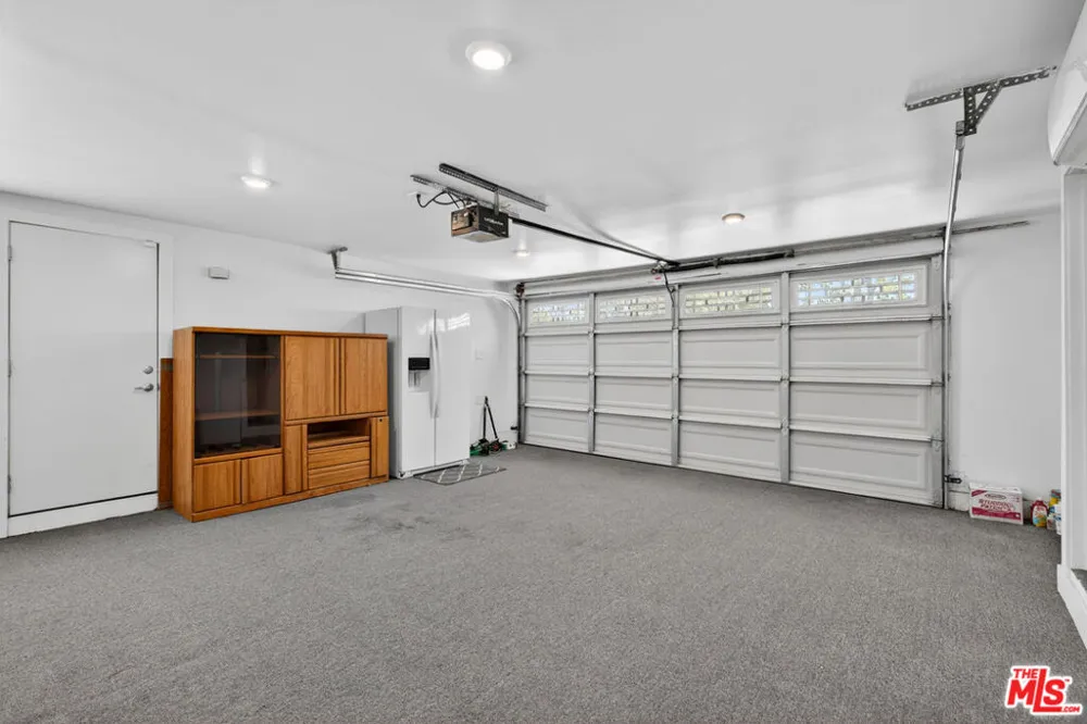 6292 Lubao Avenue Woodland Hills, CA 91367