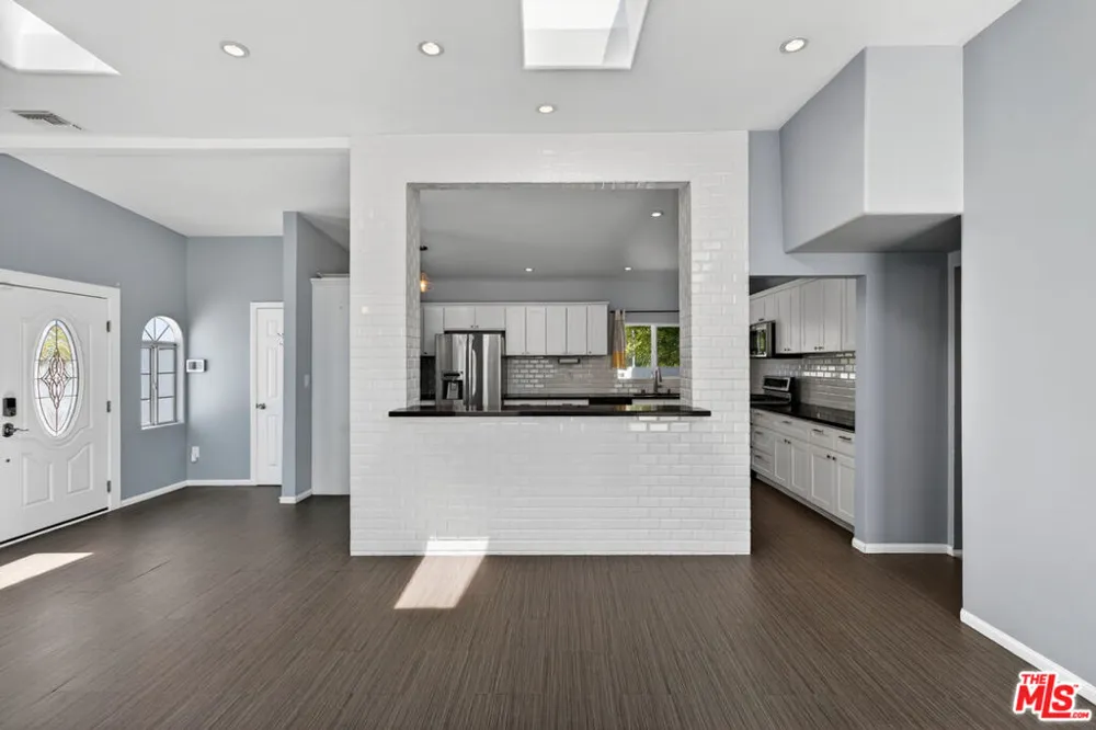 6292 Lubao Avenue Woodland Hills, CA 91367