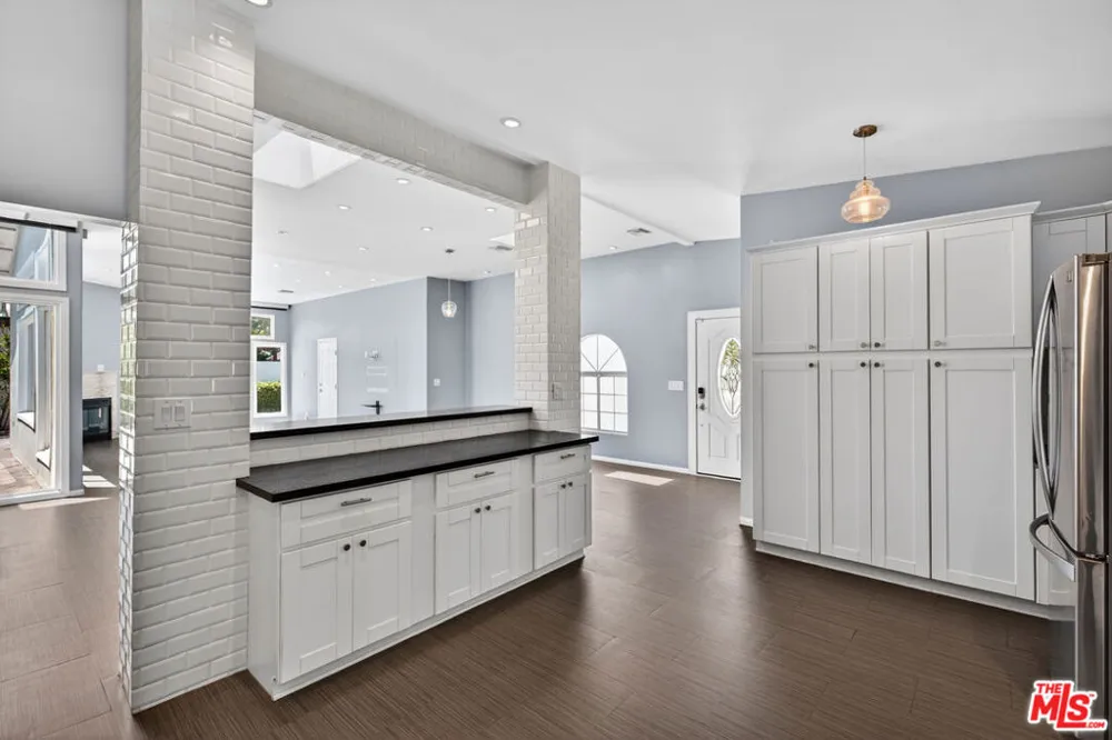 6292 Lubao Avenue Woodland Hills, CA 91367