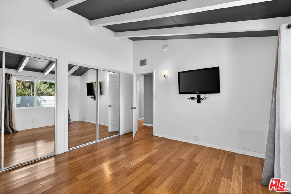 6292 Lubao Avenue Woodland Hills, CA 91367