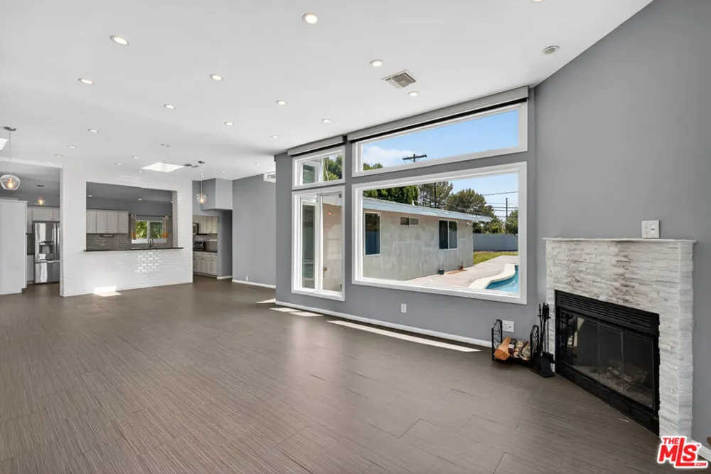 6292 Lubao Avenue Woodland Hills, CA 91367