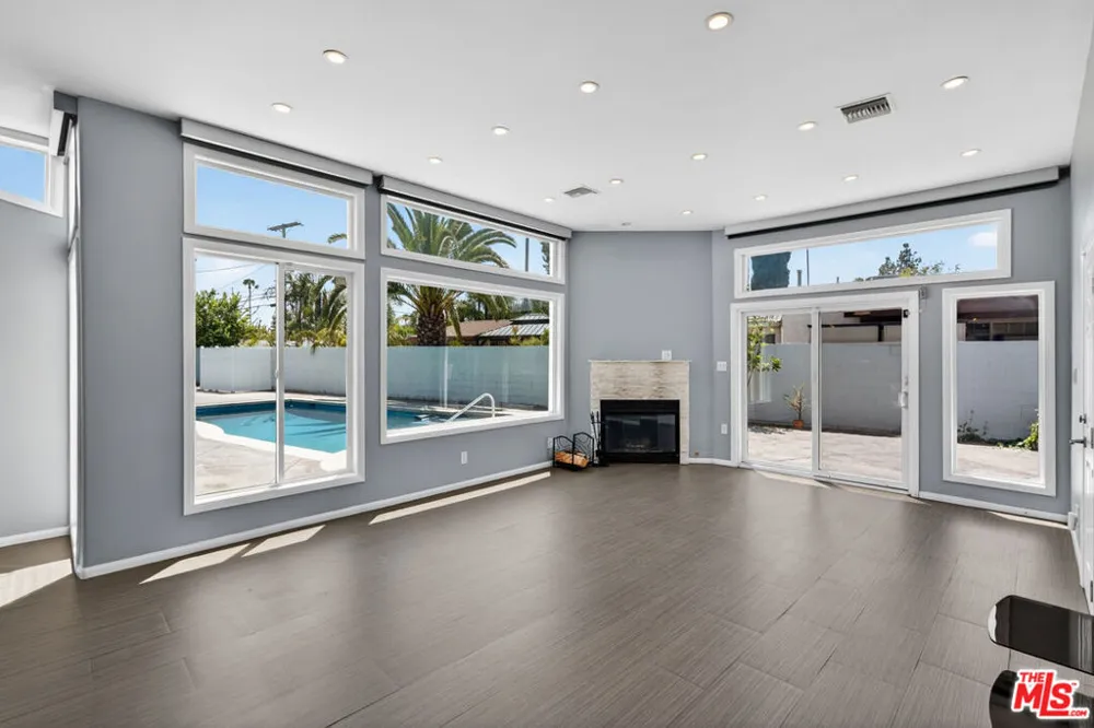 6292 Lubao Avenue Woodland Hills, CA 91367