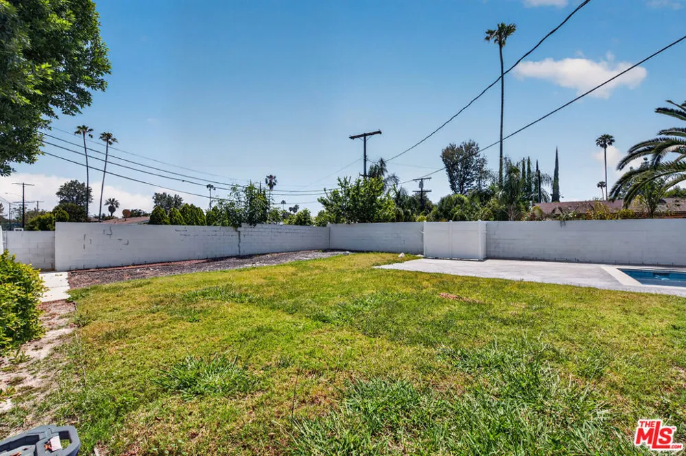 6292 Lubao Avenue Woodland Hills, CA 91367