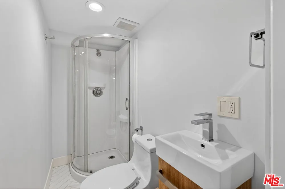 6292 Lubao Avenue Woodland Hills, CA 91367