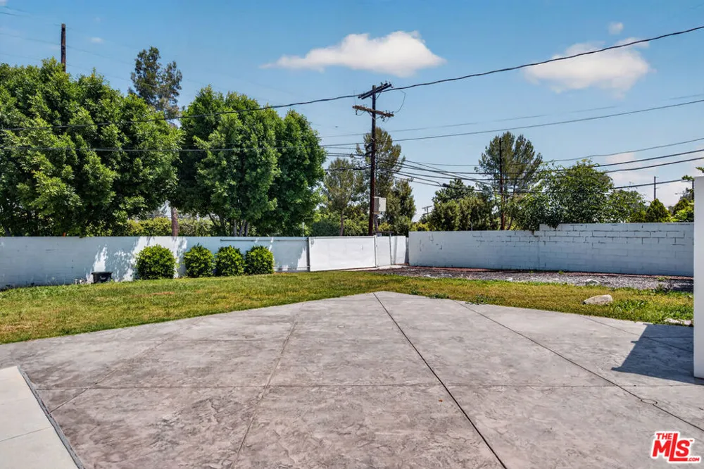 6292 Lubao Avenue Woodland Hills, CA 91367