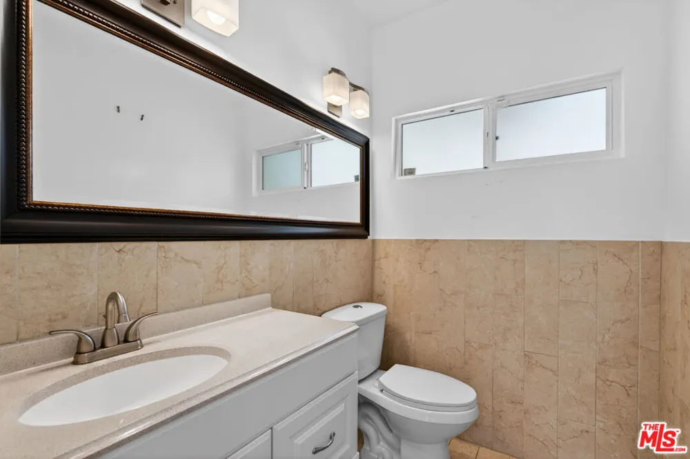 6292 Lubao Avenue Woodland Hills, CA 91367