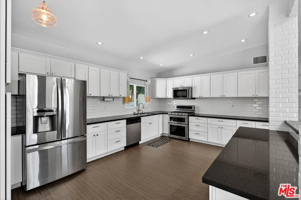 6292 Lubao Avenue Woodland Hills, CA 91367