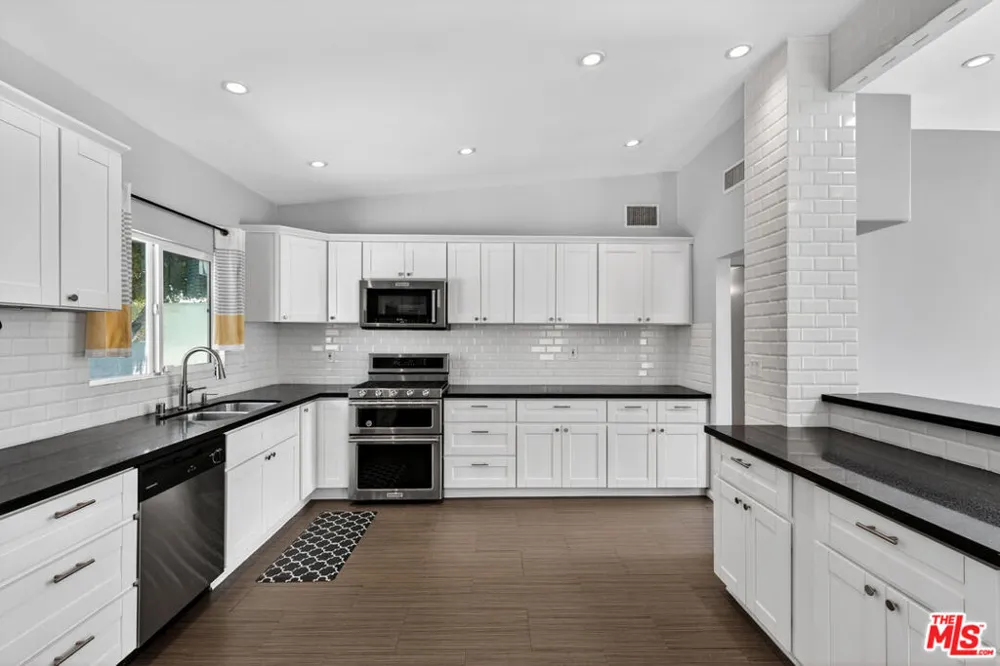 6292 Lubao Avenue Woodland Hills, CA 91367