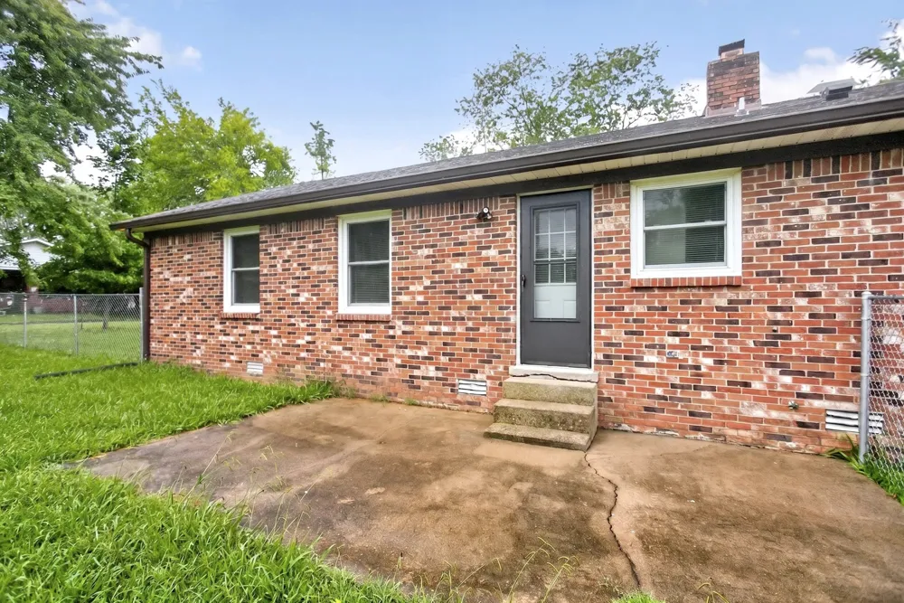 647 52 E Highway E Portland, TN 37148